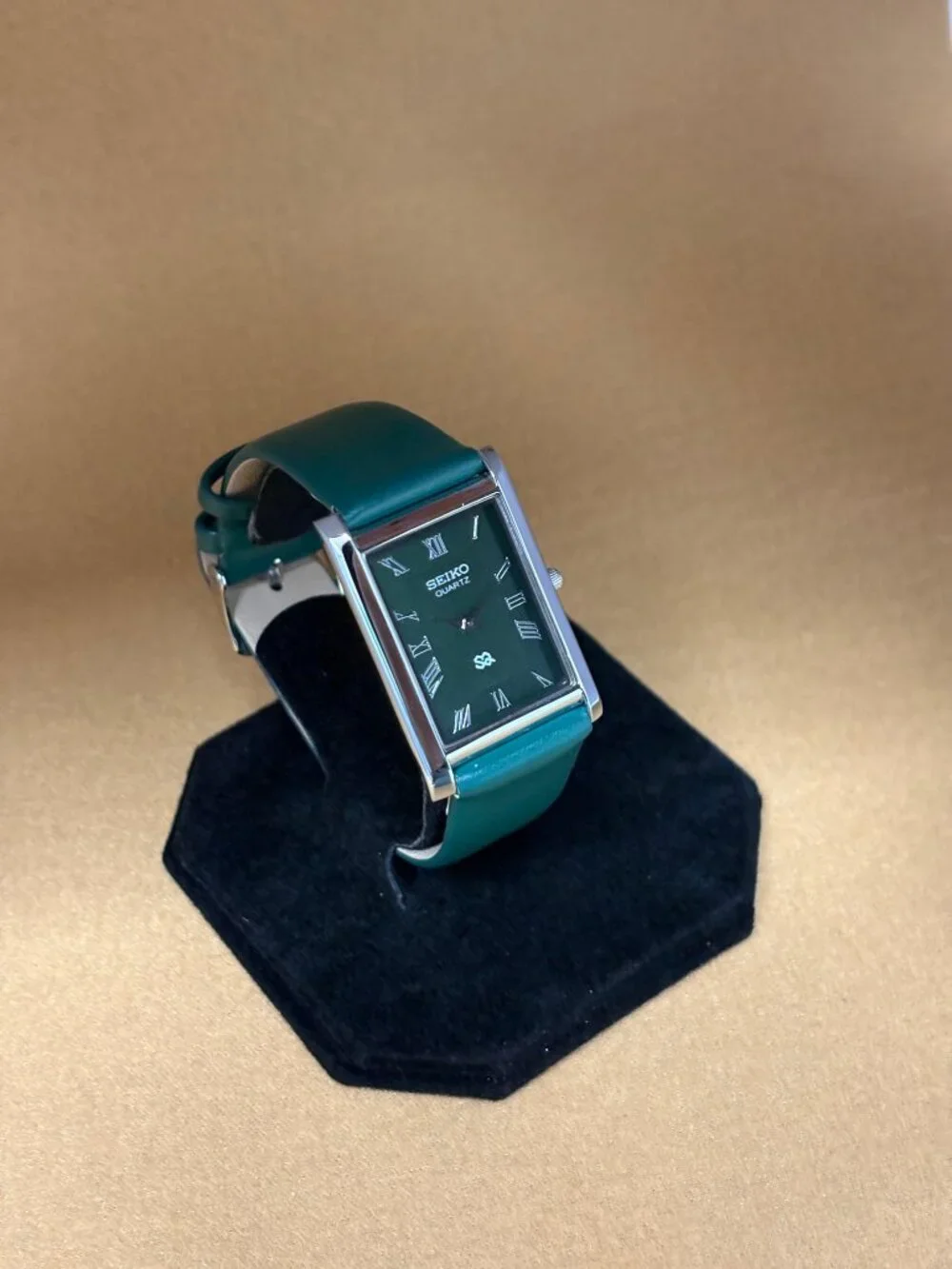OLIVE GREEN SILVER VINTAGE Seiko slim Quartz men's wristwatch